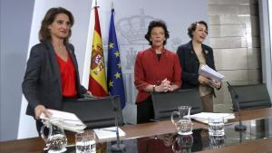 Rueda de prensa posterior a la reunión del Consejo de Ministros de la Ministra Portavoz Isabel Celaá y las ministras Magdalena Valerio y Teresa Ribera.