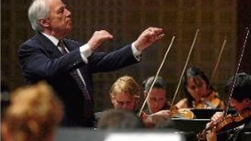 Boulez, dirigint l&#039;Orquestra de l&#039;Acadèmia de Lucerna (Suïssa), el 2006.