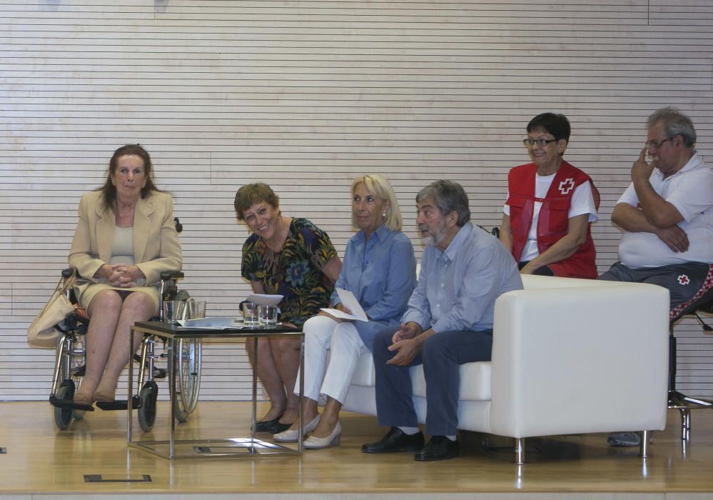 De los homenajeados ayer se resaltó, entre otras virtudes, su «humanidad», ser «periodistas todoterreno» y hacer un trabajo «libre» durante los años de dictadura.