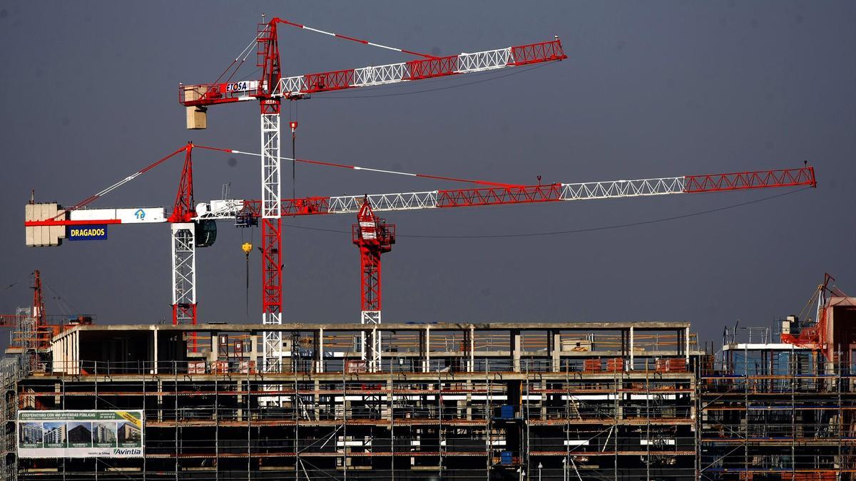 Edificio en construcción en el barrio de Valdebebas, en Madrid.