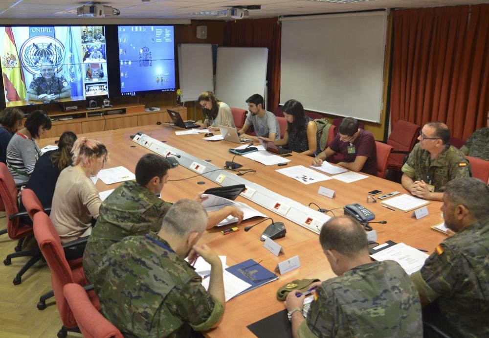 Videoconferencia en el Palacio de Capitanía con militares desplazados a Líbano, Irak, Mali y Turquía