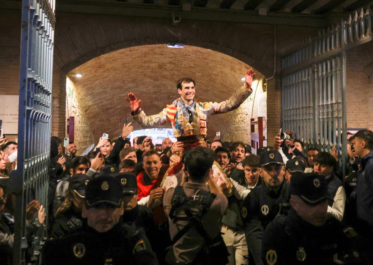 Puerta grande para Navalón en la Feria de Fallas Puerta grande para Navalón en la Feria de Fallas