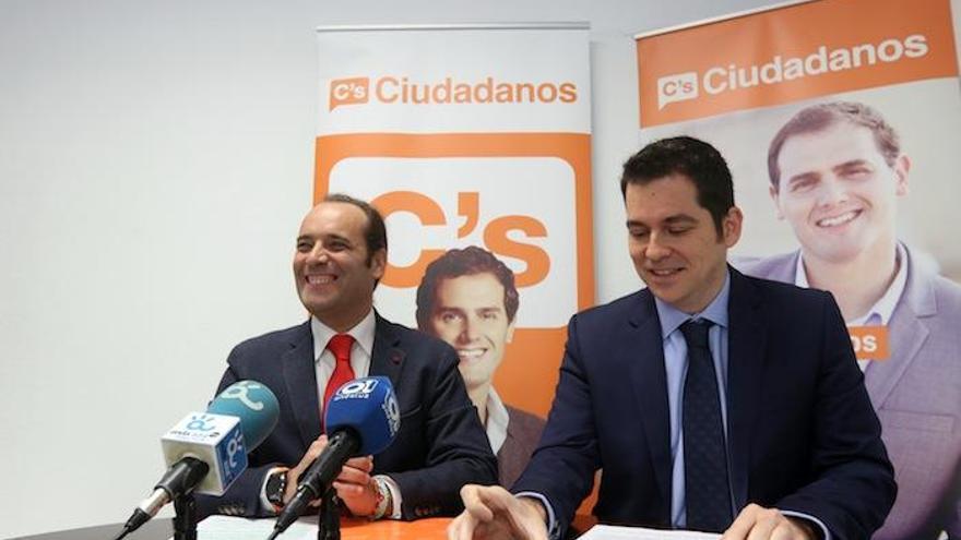 Juan Cassá y Alejandro Carballo durante su  comparecencia de ayer.