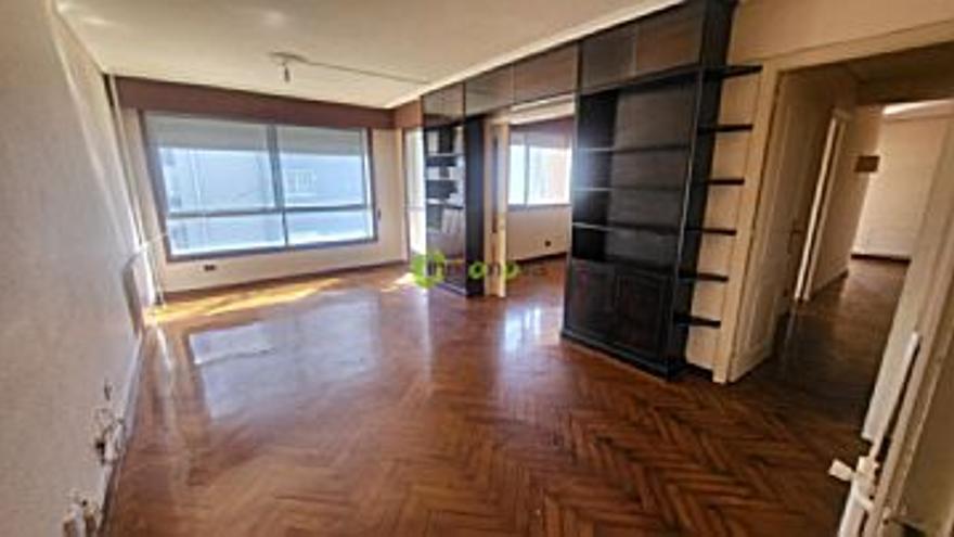 198.000 € Venta de piso en Coia (Vigo), 4 habitaciones, 2 baños...