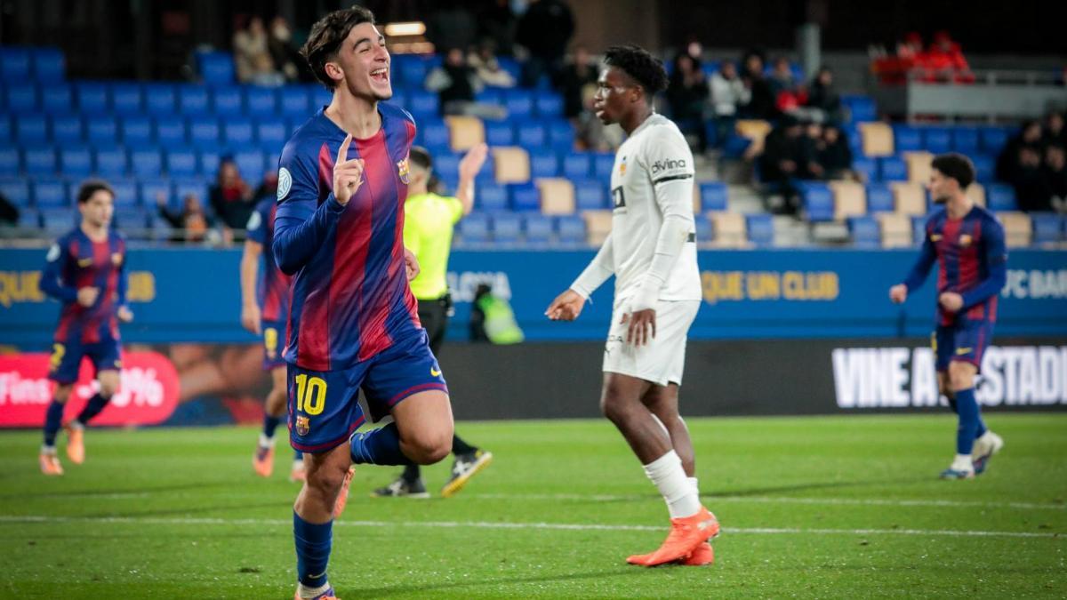 Guille Fernández celebra su gol ante Valencia Mestalla