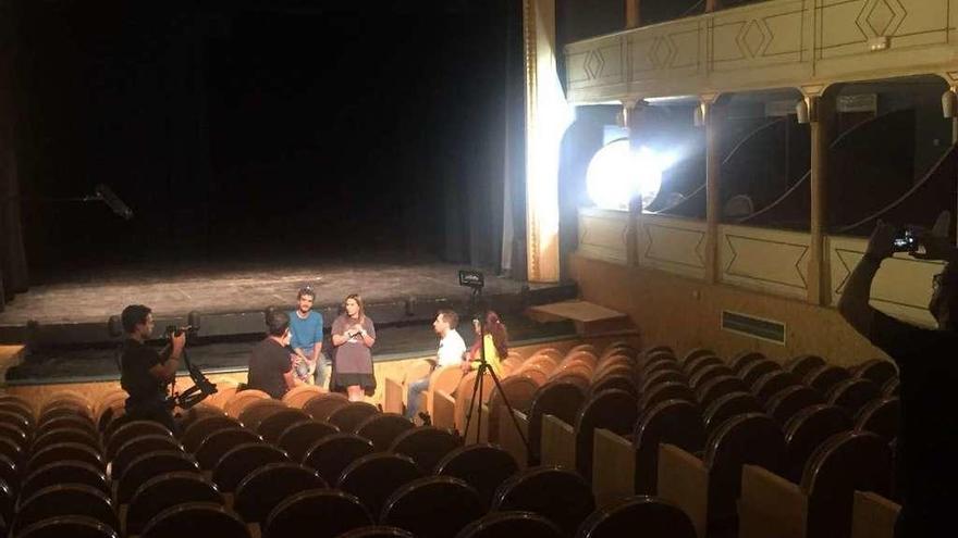 El equipo de &quot;Océanos de Amor&quot; durante el rodaje del documental.