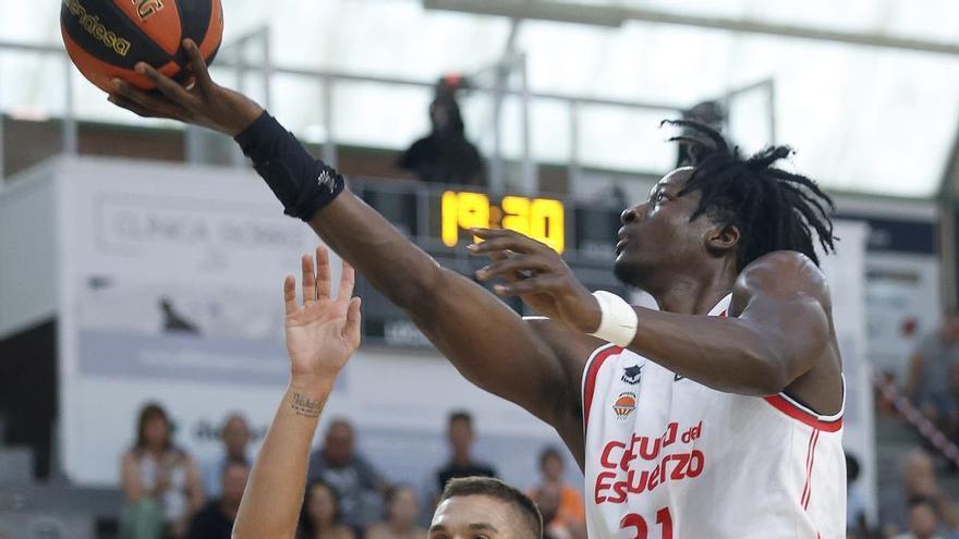 Boubacar Touré y Chris Jones lideran el rodillo taronja en Teruel