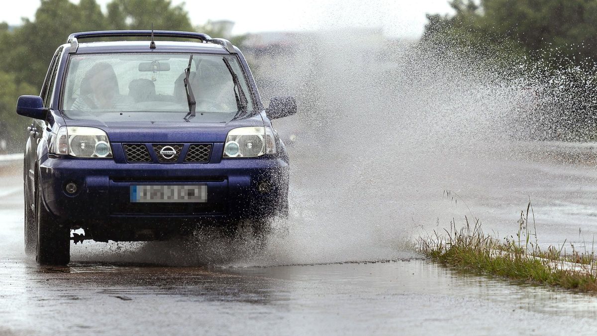 Carretera afectada por la lluvia en Salamanca.