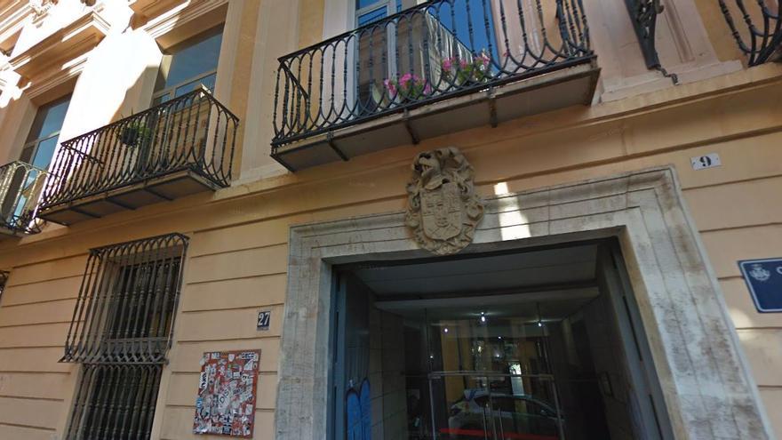 Un fallecido y 41 positivos con covid en el brote en una residencia de Ciutat Vella