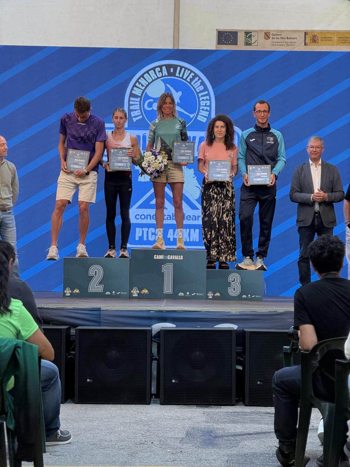 Cristina Millà, al graó més alt del podi de la marató de Camí de Cavalls