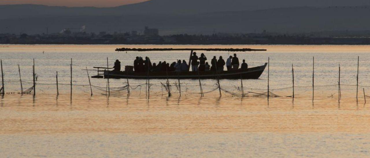 El lago de l&#039;Albufera conjuga los usos turísticos con los agrícolas y los servicios ambientales.