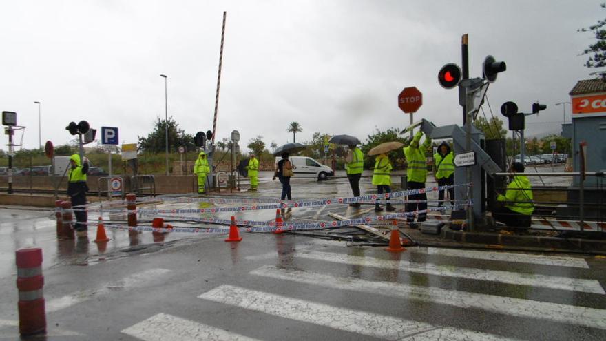 El paso a nivel afectado en Dénia.