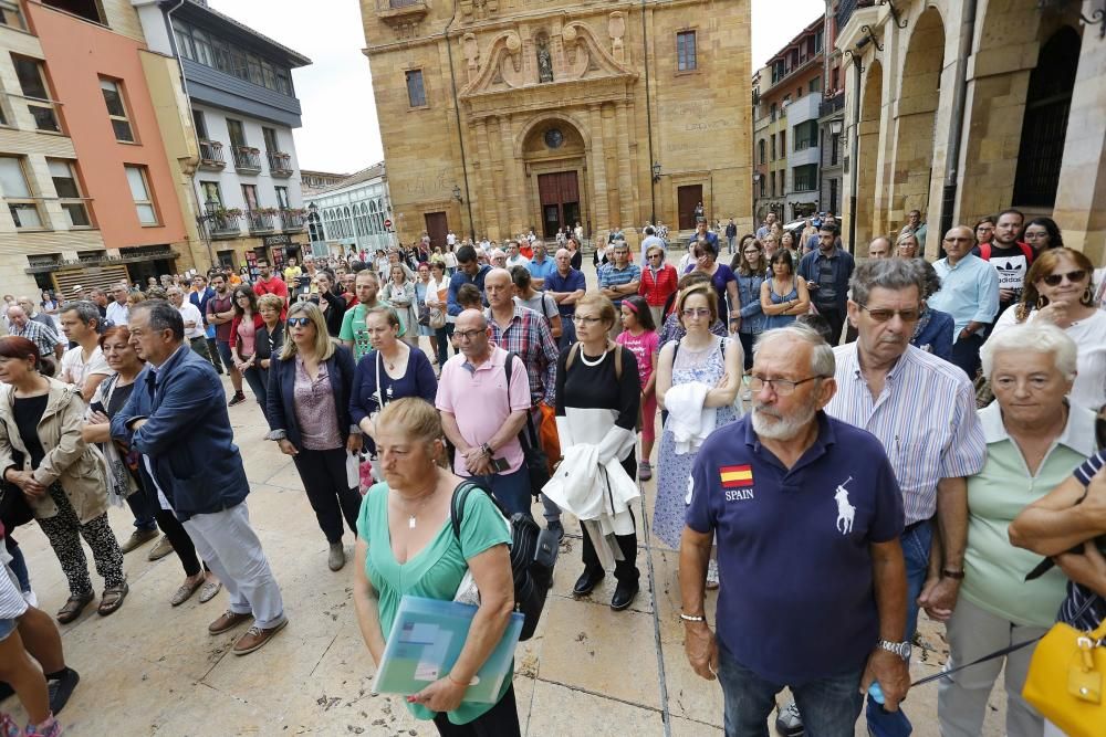 Minuto de silencio en Ovedo