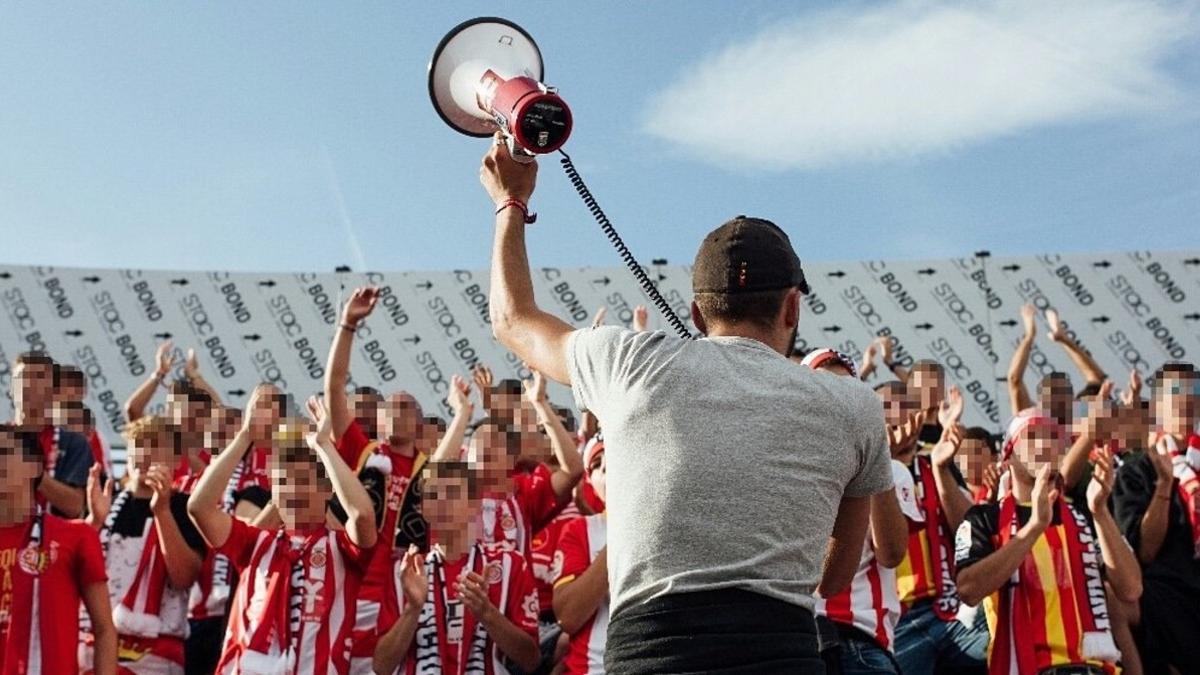 La primera peña del Girona protesta contra llevar el derbi a EE.UU