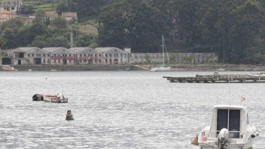 Antigua salazón de Amexide, al fondo, que será un hotel. // S.Álvarez