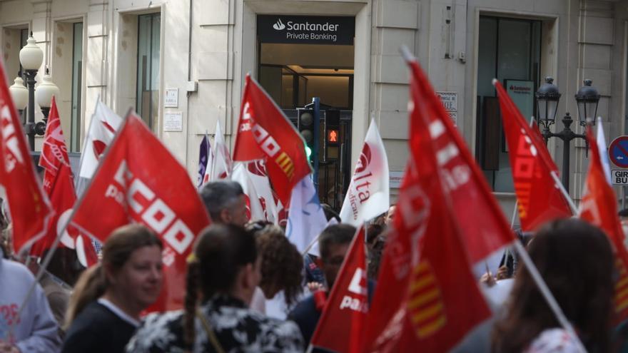 Los trabajadores de la banca protestan por  por la falta de acuerdo sobre el nuevo convenio del sector