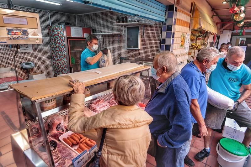 Mercado de Santa Cruz. Compras para la cena de Nochevieja