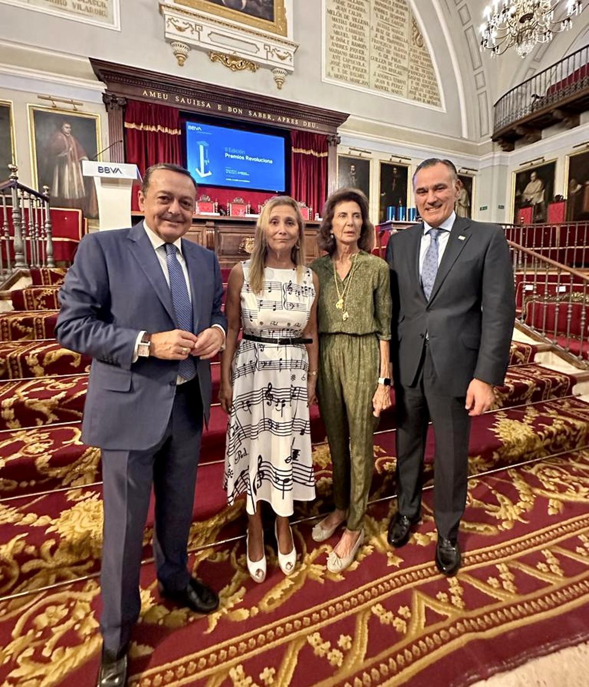 José María Albarracín, presidente del CROEM; Eva Blasco, presidenta de la CEV; Carmen Planas, presidenta delCAEB; y David Conde, director territorial Este de BBVA.