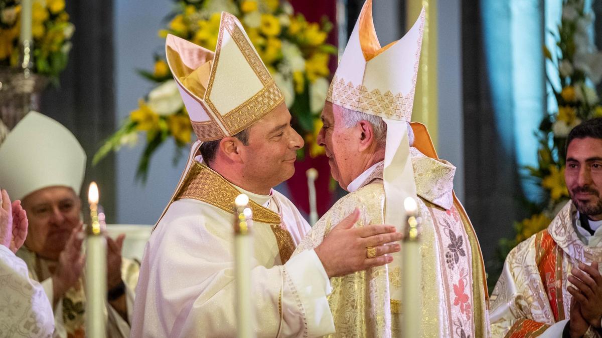 Eloy Santiago toma el testigo como obispo a Bernardo Álvarez al frente de la Diócesis de Tenerife el 1 de mayo de 2025.