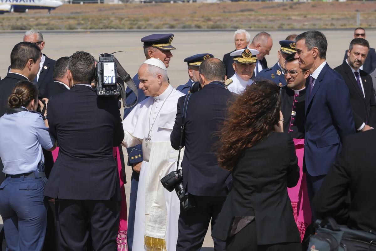 Visita del papa León XIX Llegada del papa al aeropuerto