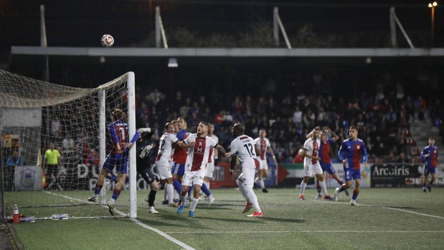 Detenidos dos ultras del Langreo por altercados tras el partido con el Avilés: tres policías resultaron heridos