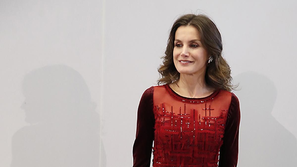 Letizia Ortiz se despide de Marruecos con un vestido 'collage'