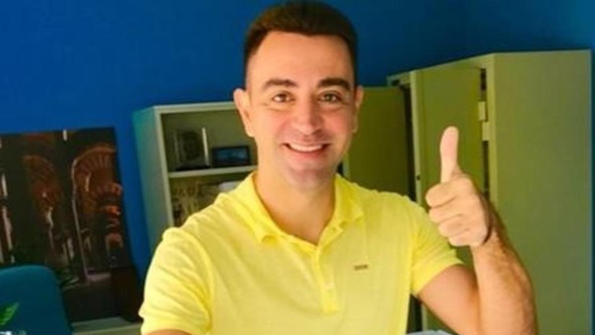 Xavi vota de amarillo esta semana en la embajada española en Doha.