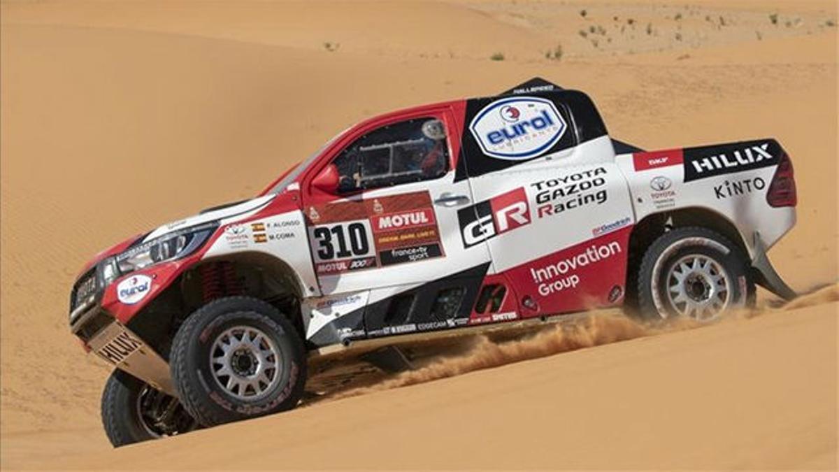 Alonso ve posible un podio en el Dakar si "empiezan a pasar cosas" por delante