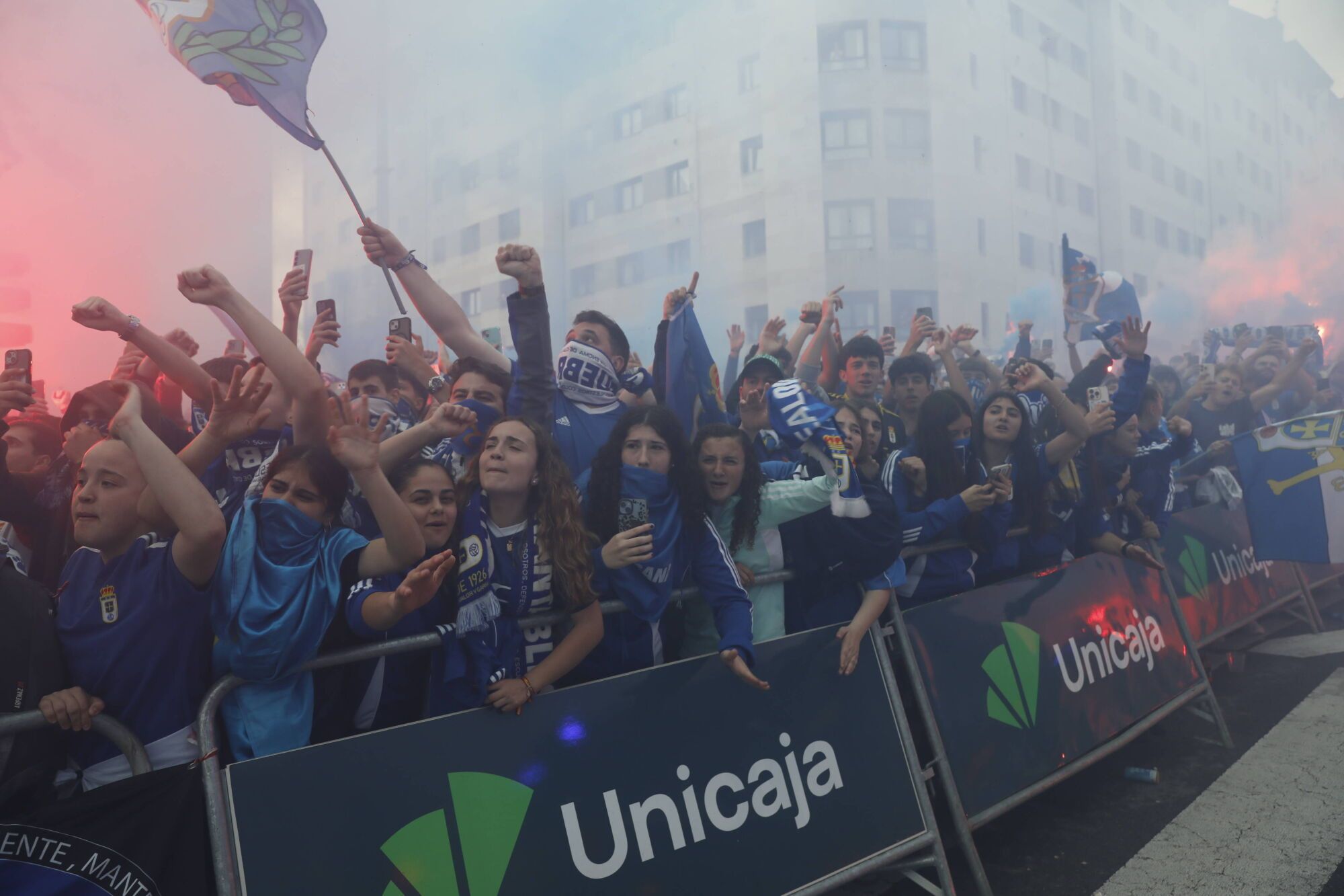 Así fue el recibimiento de la afición al Real Oviedo y toda la previa del último partido de la temporada