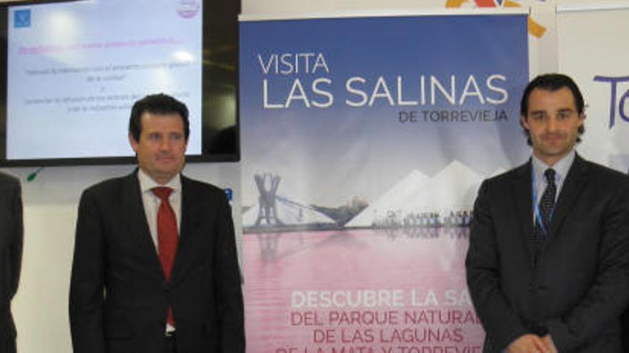 El director del Grupo Salins Emilio Díaz Caneja, José Císcar, el alcalde Eduardo Dolón y el diputado Joaquín Albaladejo en Fitur