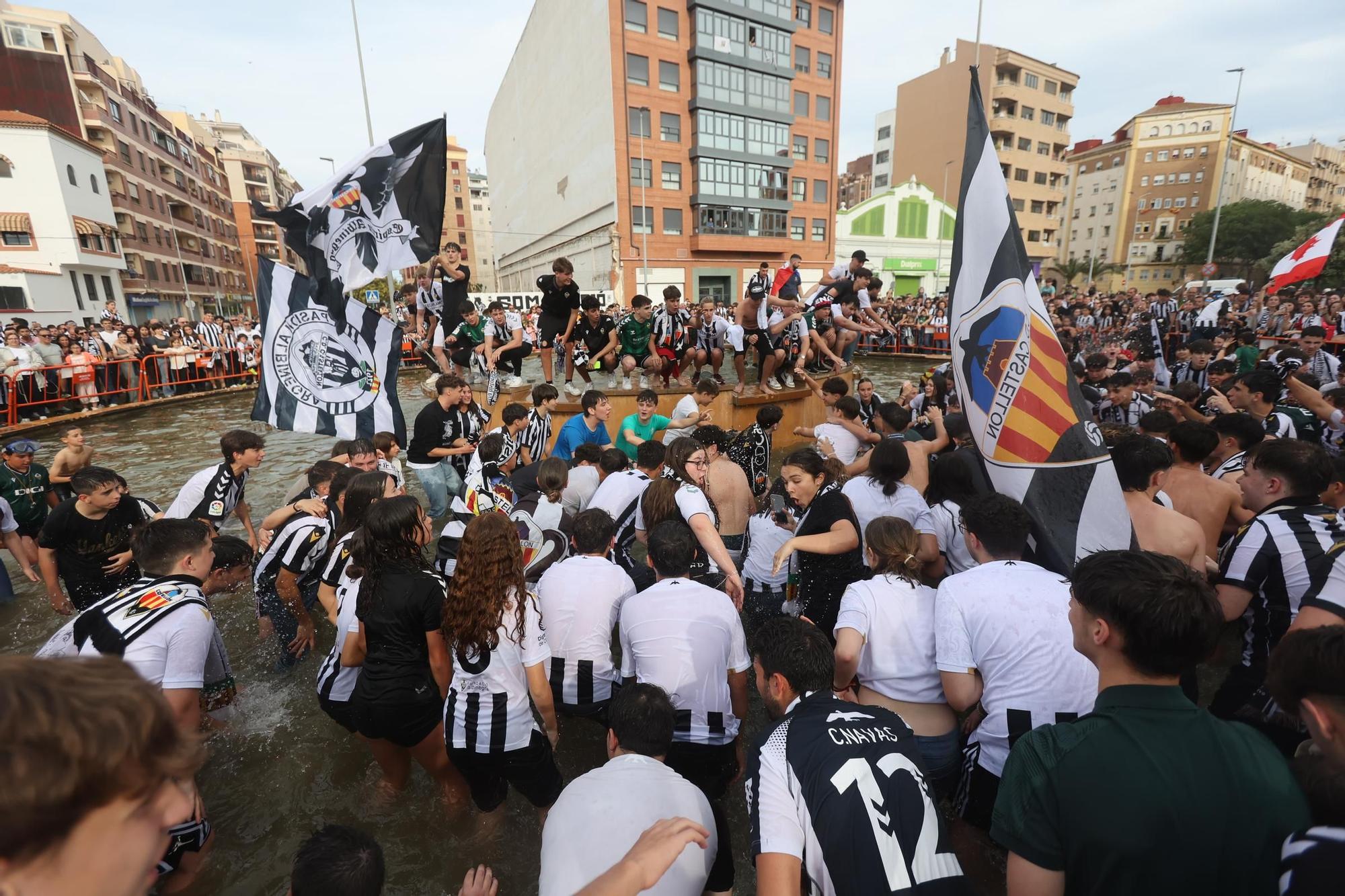 ¡Las imágenes de la celebración del ascenso del Castellón desde la fuente de Castalia!