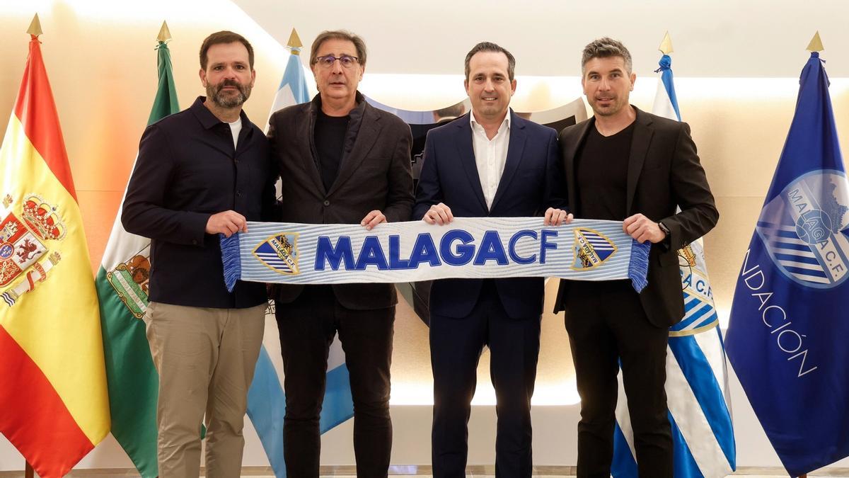 Juan Carlos Andrés, Loren Juarros, Kike Pérez y Juanfran Funes en el acuerdo de renovación.