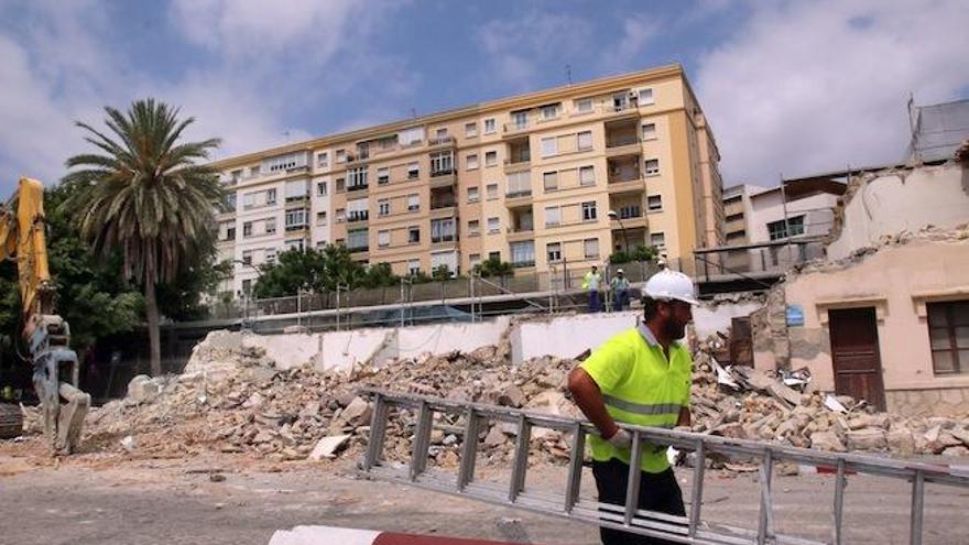 Derribo en el Puerto para la construcción de la Noria.