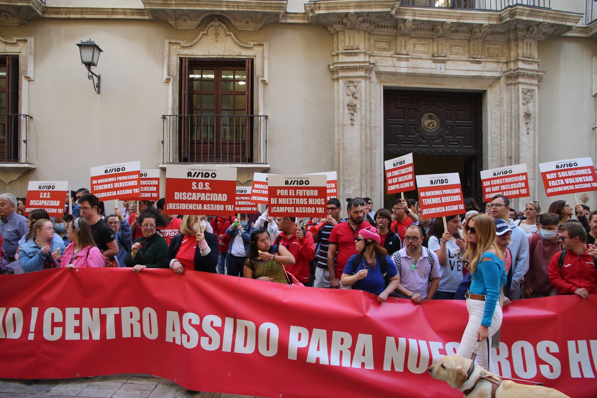 Concentración de Assido en Murcia ante la CHS