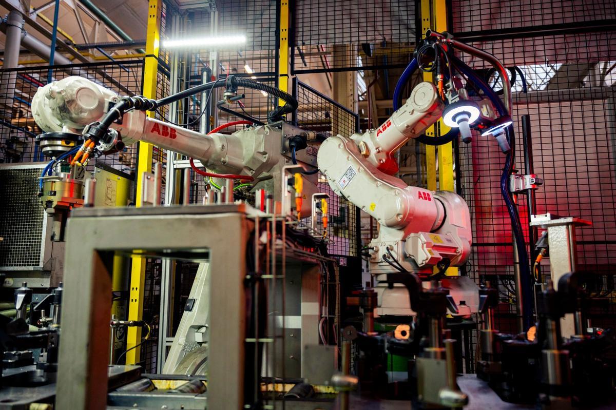 Se sumarán 350 robots humanoides en las fábricas.