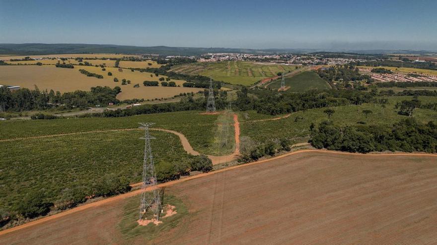 Cox adelanta dos años la puesta en marcha de una línea eléctrica y consolida su posición en Brasil