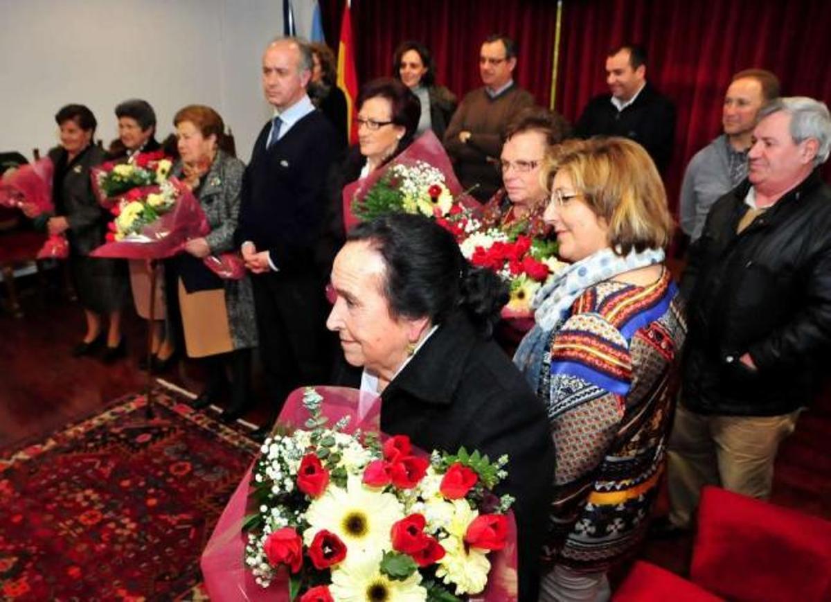 O Salnés y Ullán dan otro paso por la igualdad y homenajean a sus vecinas