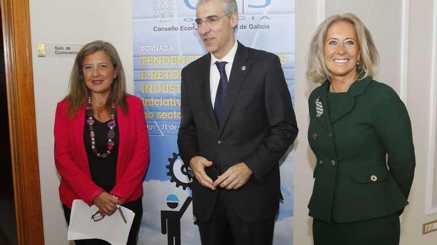 Teresa Pedrosa, Francisco Conde y Corina Porro, ayer en la jornada. // Alba Villar