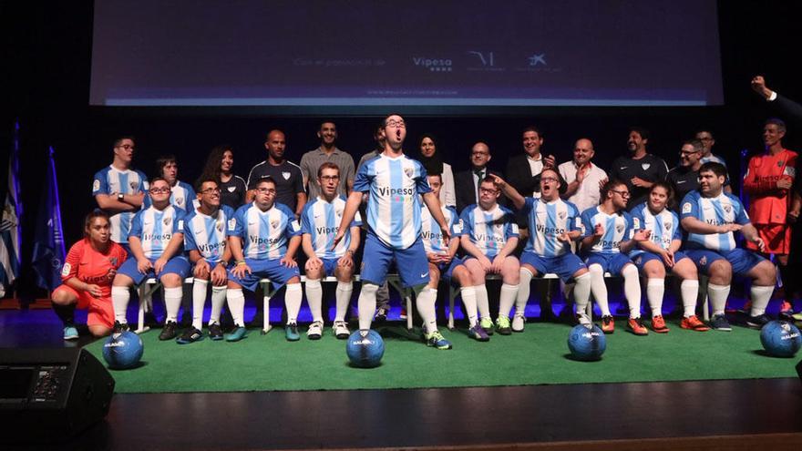 La plantilla del Málaga CF Genuine cautivó al público en el auditorio Edgar Neville de la Diputación de Málaga.