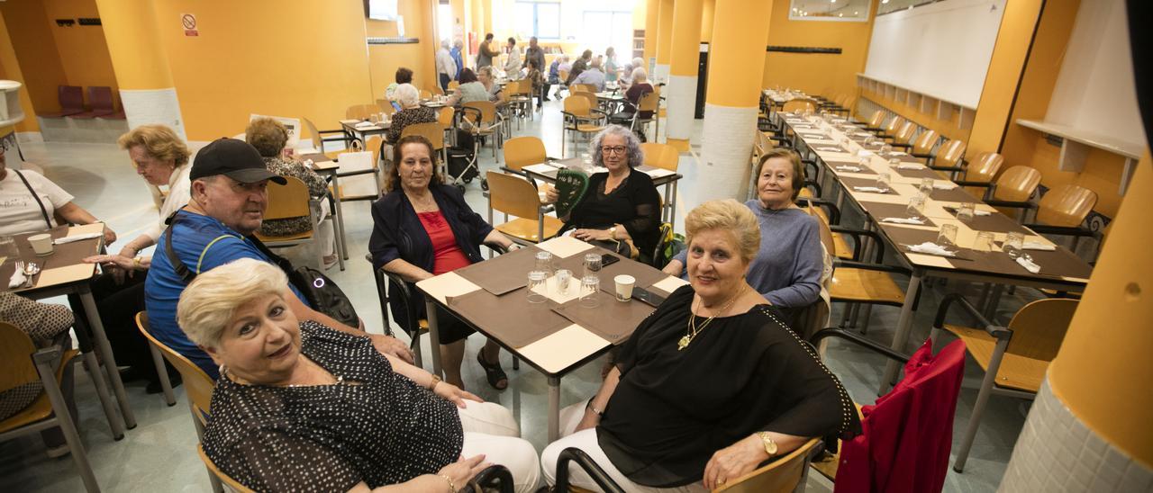 Usuarias de la Llar Eivissa en una imagen de este jueves.