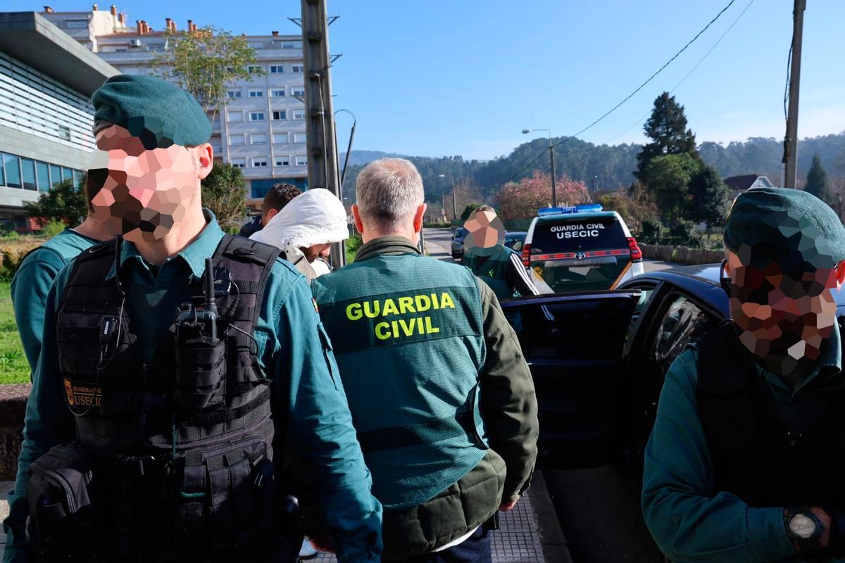 Tensión y gritos en los juzgados de Porriño contra el detenido por el crimen de Salceda: "¡Asesino!"