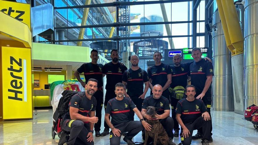 FOTOGALERÍA | Los bomberos de la Diputación de Badajoz regresan de Venezuela tras siete días de rescate.