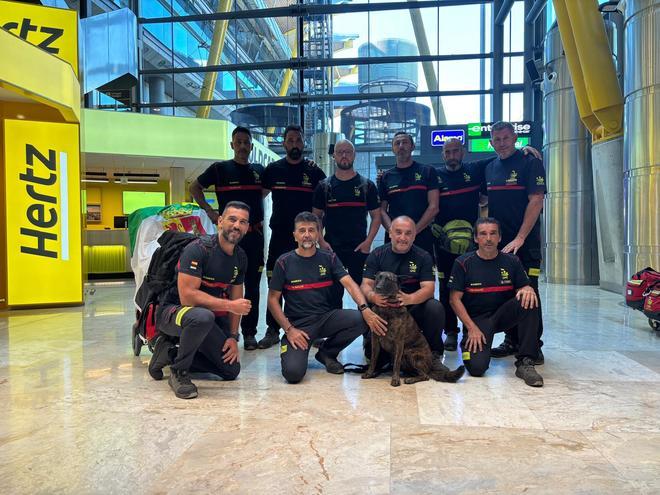 FOTOGALERÍA | Los bomberos de la Diputación de Badajoz regresan de Venezuela tras siete días de rescate.