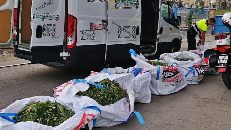 Intercepten una furgoneta amb  160 quilos de marihuana a Vilobí
