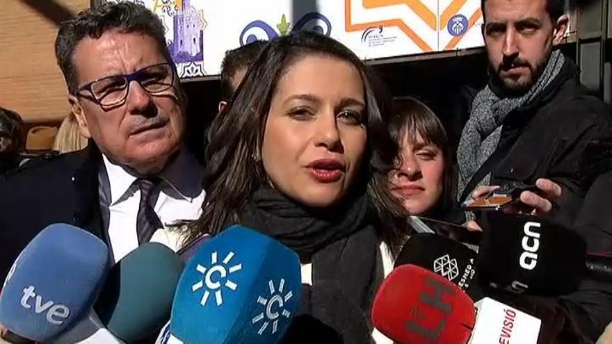 Inés Arrimadas critica a Ada Colau y Roger Torrent por el plantón al Rey