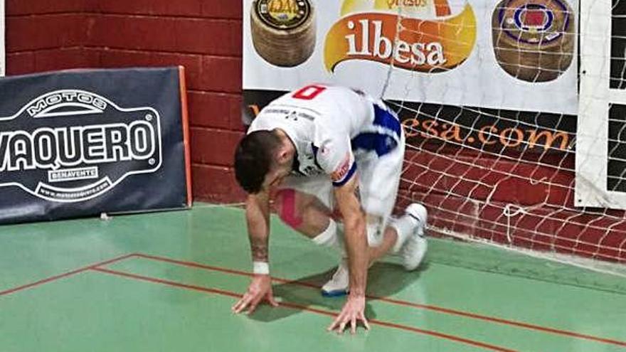 Los jugadores, desconsolados tras el pitido final