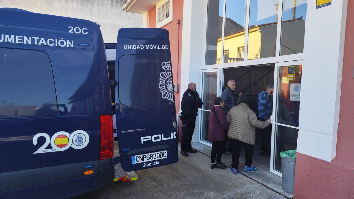 El equipo móvil del DNI ya presta servicio en Moraleja.