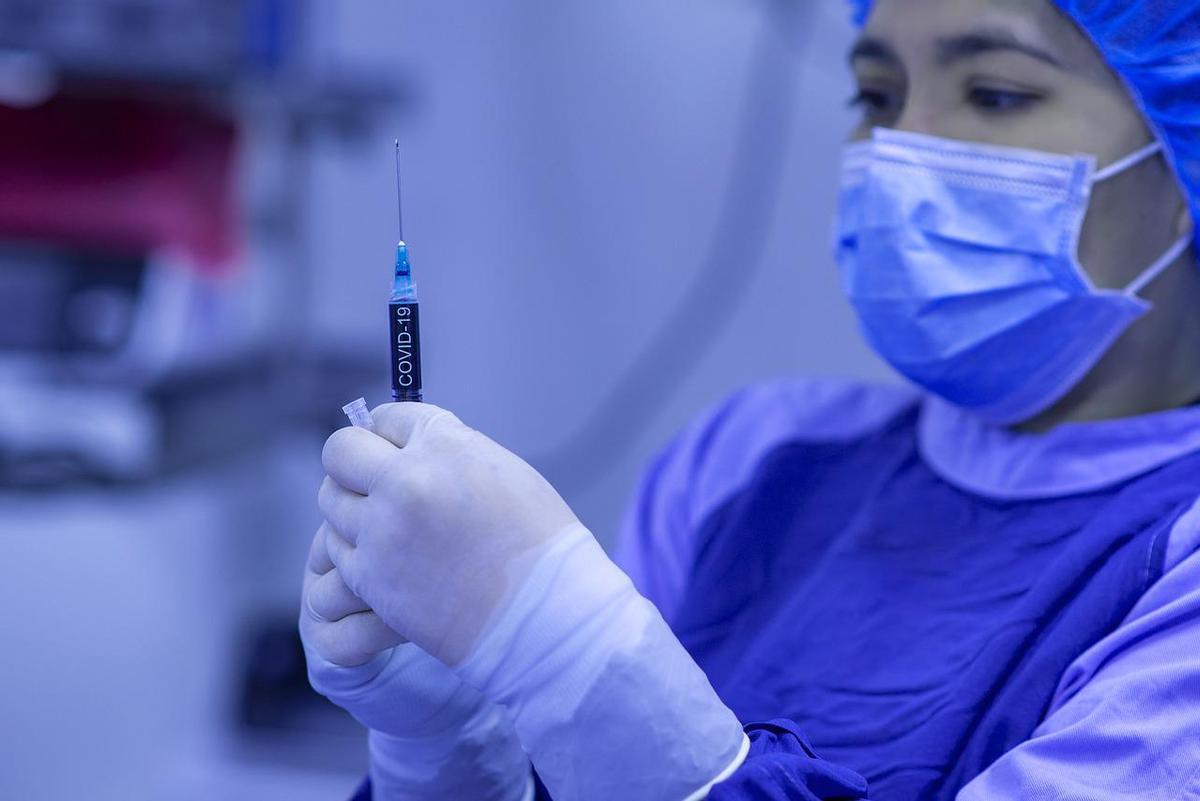 La vacuna contra el COVID-19 protege a la humanidad de la enfermedad.