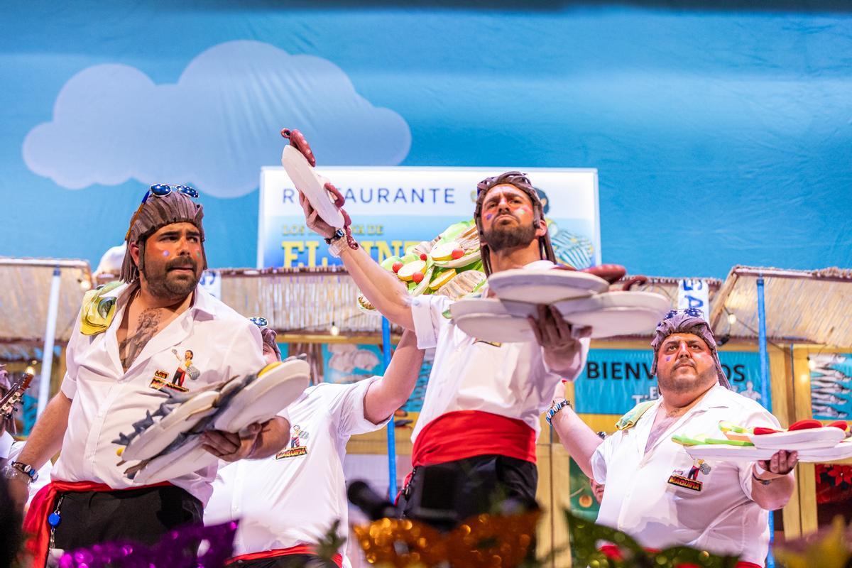 Murga 'Los máquina' durante la tercera semifinal.