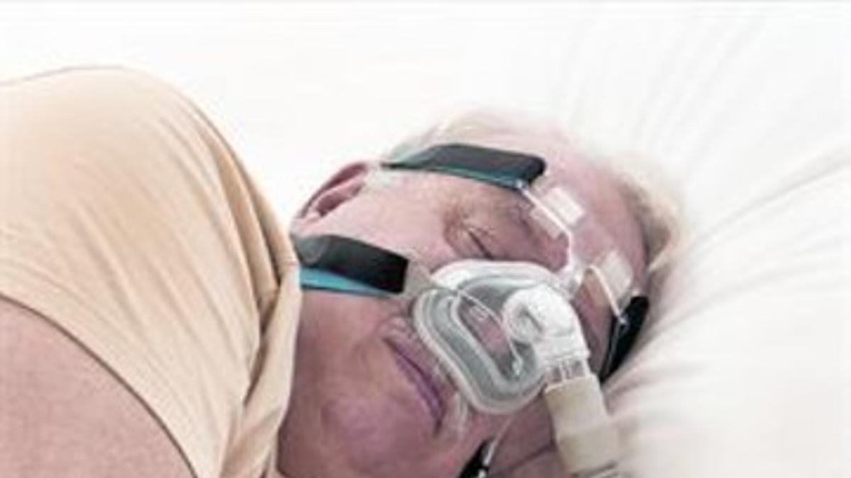 DISPOSITIVO CPAP. Estas ayudas a la respiración son muy eficaces para evitar las apneas, aunque no las curan.